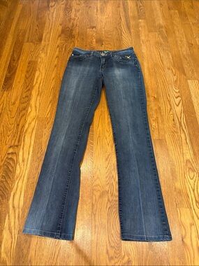 Beija-Flor Women’s Blue Flare Jeans with Subtle Wash